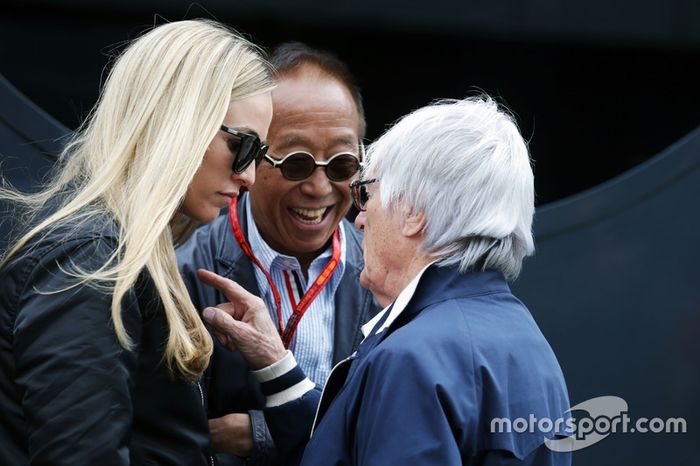 Carmen Jordá, piloto de desarrollo de Renault Sport F1 Team con Bernie Ecclestone