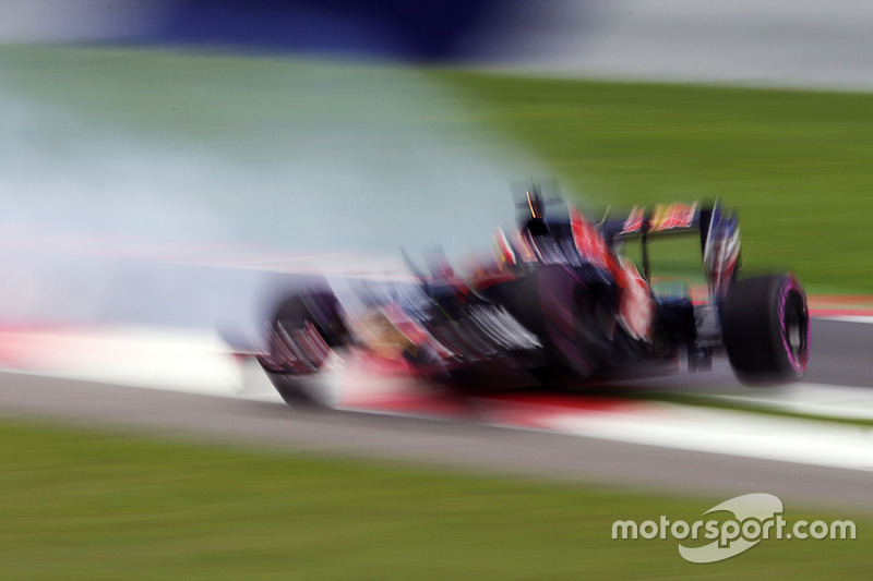 Daniil Kvyat, Scuderia Toro Rosso se estrella en la calificación