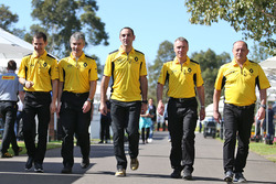 Remi Taffin, Nick Chester, Cyril Abiteboul, Bob Bell en Frederic Vasseur, Renault Sport F1 Team