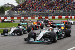 Lewis Hamilton, Mercedes AMG F1 W07 Hybrid, und Nico Rosberg, Mercedes AMG F1 W07 Hybrid
