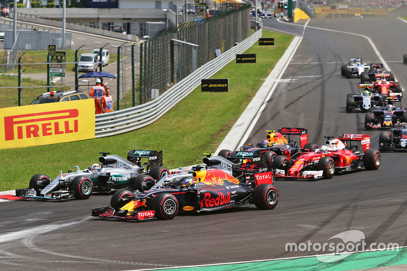 Lewis Hamilton, Mercedes AMG F1; Nico Rosberg, Mercedes AMG F1; y Daniel Ricciardo, Red Bull Racing 