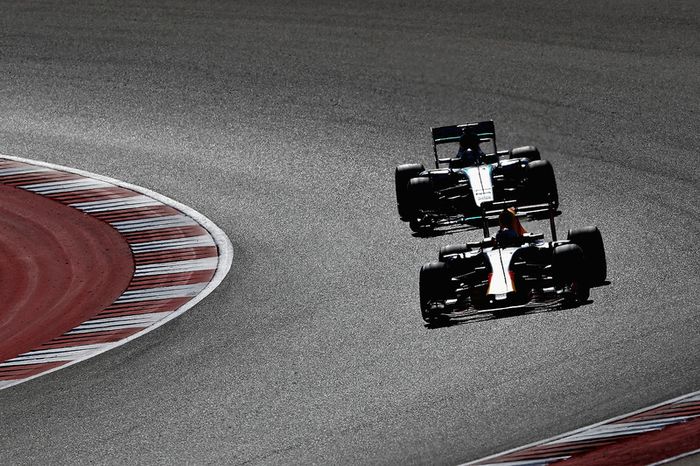 Daniel Ricciardo, Red Bull Racing RB12, Lewis Hamilton, Mercedes AMG F1 W07 Hybrid