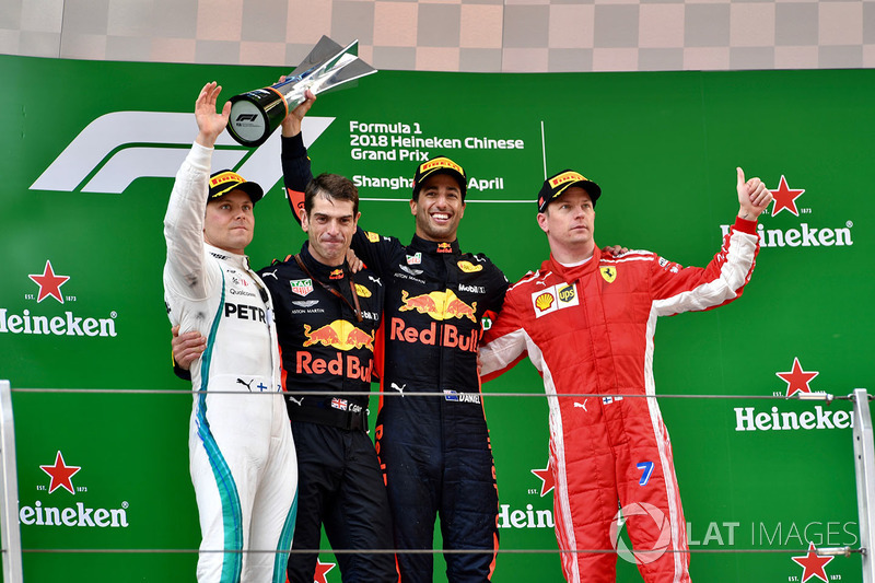 Racewinnaar Daniel Ricciardo, Red Bull Racing, tweede plaats Valtteri Bottas, Mercedes-AMG F1, derde plaats Kimi Raikkonen, Ferrari