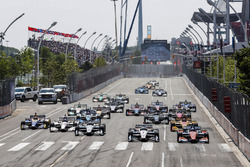 Josef Newgarden, Team Penske Chevrolet, Scott Dixon, Chip Ganassi Racing Honda, al comando alla partenza
