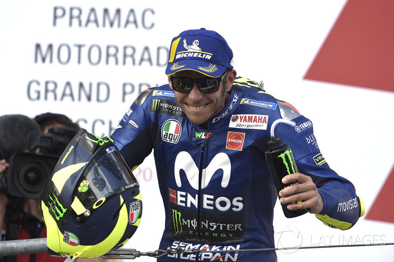 Podio: segundo, Valentino Rossi, Yamaha Factory Racing