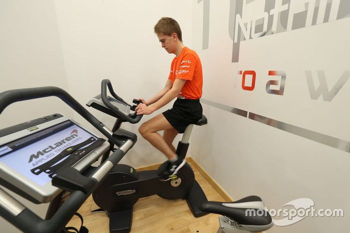 Un participante del McLaren World's Fastest Gamer