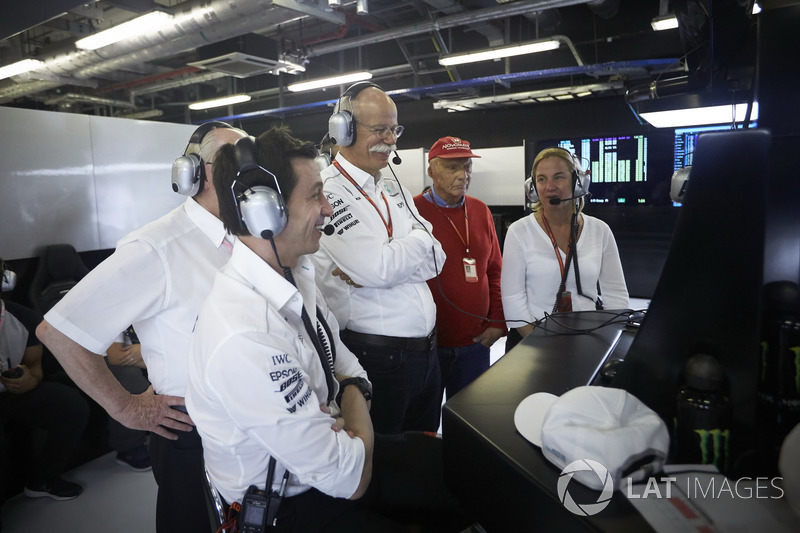 Toto Wolff, Executive Director Mercedes AMG F1, el Dr. Dieter Zetsche, CEO, Mercedes Benz, Niki Lauda, Presidente no ejecutivo de Mercedes AMG F1