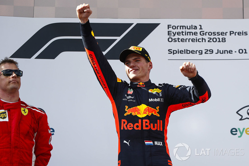 Kimi Raikkonen, Ferrari, deuxième et Max Verstappen, Red Bull Racing, vainqueur sur le podium