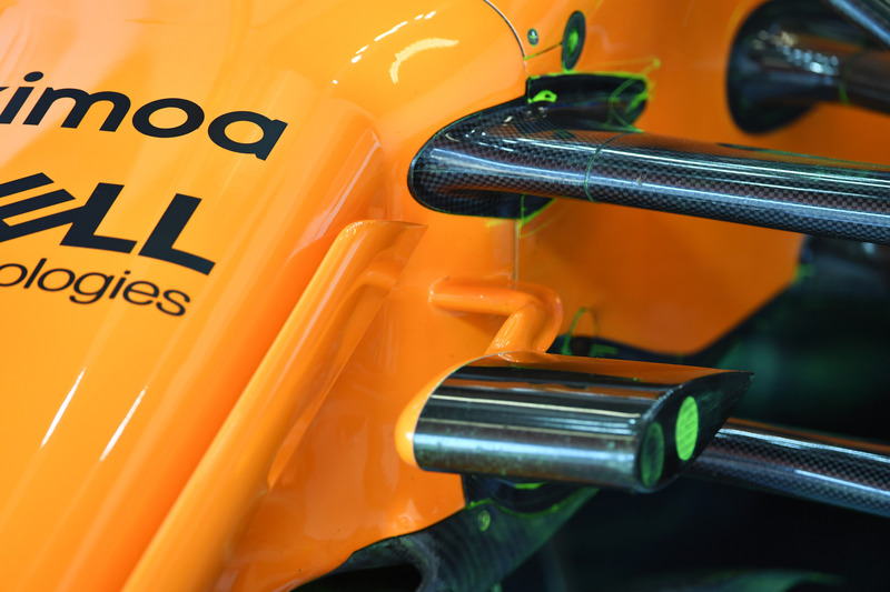 Vue détaillée de la suspension avant de la McLaren MCL33