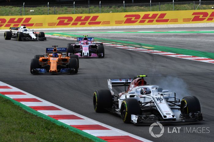 Charles Leclerc, Sauber C37 locks up