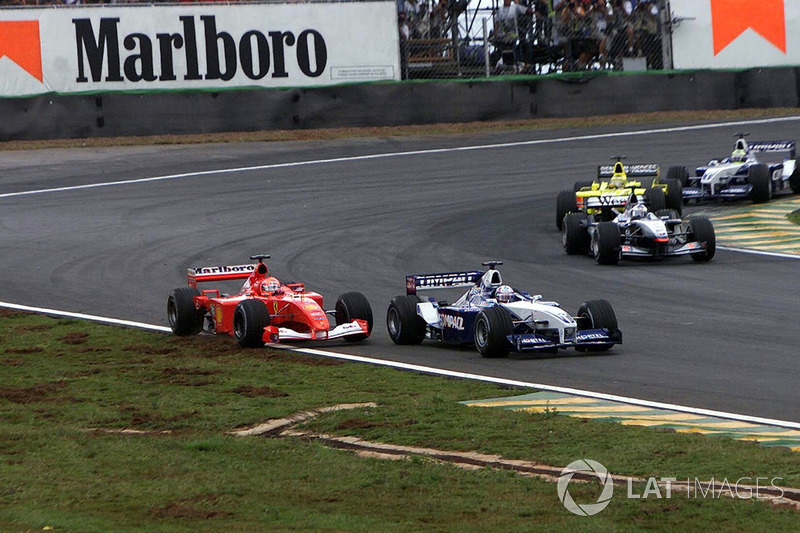 Juan Pablo Montoya, BMW Williams FW23 overtakes Michael Schumacher, Ferrari F1 2001