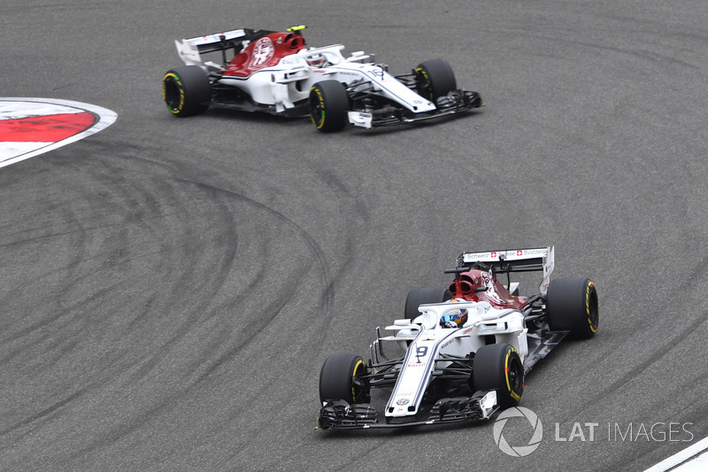 Marcus Ericsson, Sauber C37 e Charles Leclerc, Sauber C37