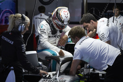 Lewis Hamilton, Mercedes AMG F1, climbs into his car