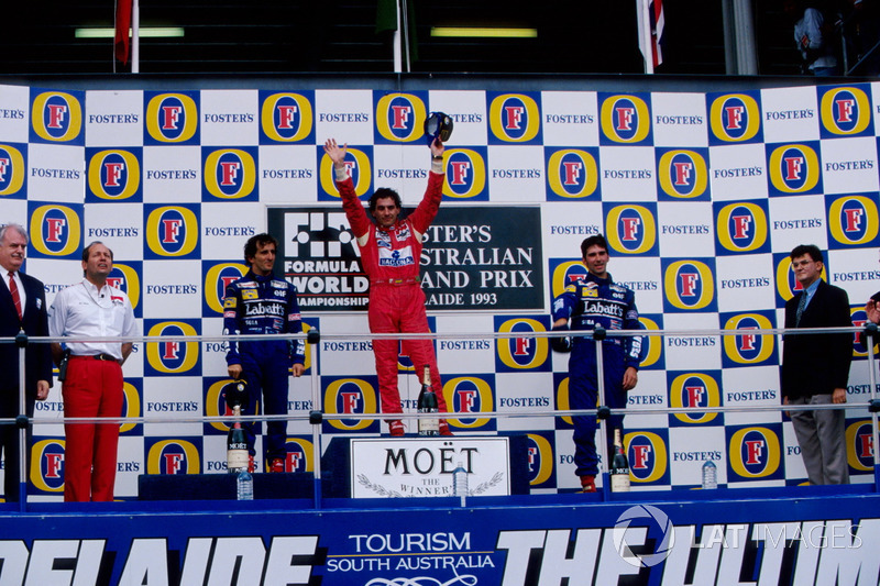 Podium : le second Alain Prost, Williams, le vainqueur Ayrton Senna, McLaren, le troisième Damon Hill, Williams