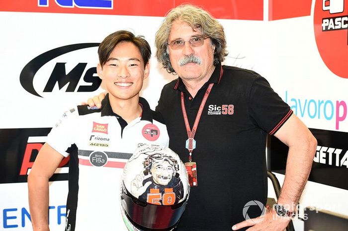 Casco de Tatsuki Suzuki, SIC58 Squadra Corse, con Paolo Simoncelli