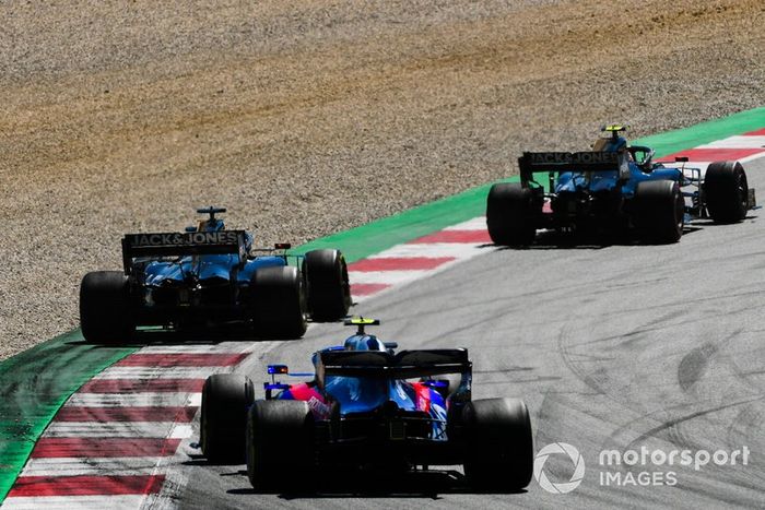 Kevin Magnussen, Haas F1 Team VF-19, Romain Grosjean, Haas F1 Team VF-19, Alexander Albon, Toro Rosso STR14