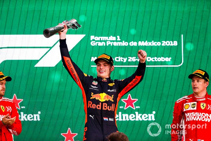 Podio: ganador de la carrera Max Verstappen, Red Bull Racing