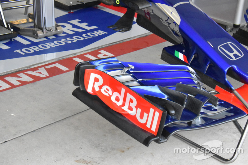 Scuderia Toro Rosso STR13 front wing detail
