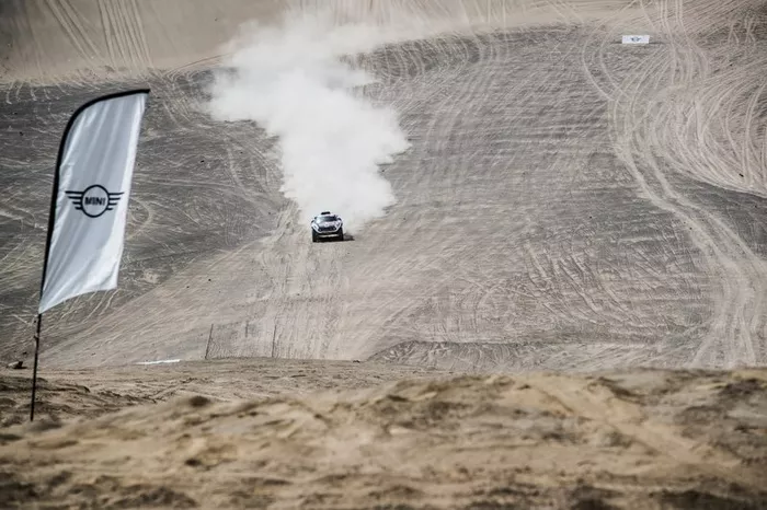 #300 X-Raid Mini JCW Team: Carlos Sainz, Lucas Cruzä