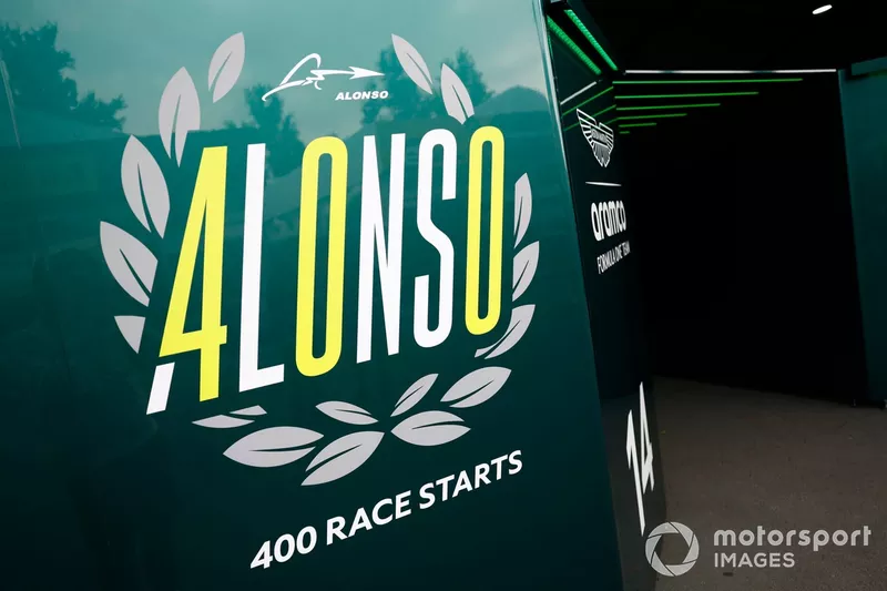 Fernando Alonso, Aston Martin F1 Team 400 races banner in the garage