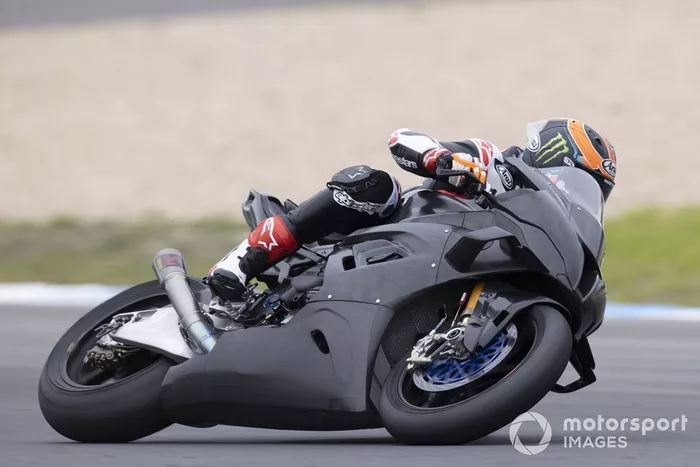 Michael van Der Mark, BMW Motorrad WorldSBK Team, Testing the BMWS1000RR with fairing wings