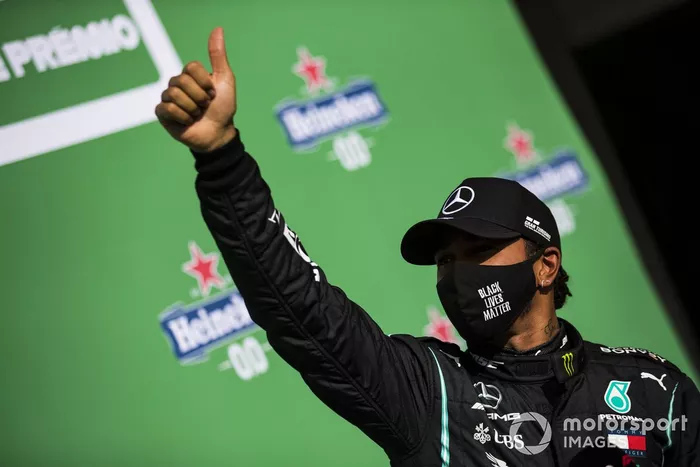 Ganador de la pole position Lewis Hamilton, Mercedes-AMG F1