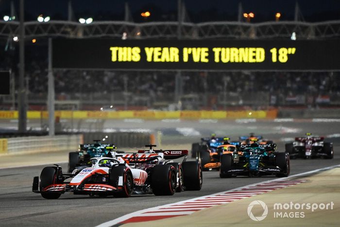 Mick Schumacher, Haas VF-22, Valtteri Bottas, Alfa Romeo C42, Nico Hulkenberg, Aston Martin AMR22