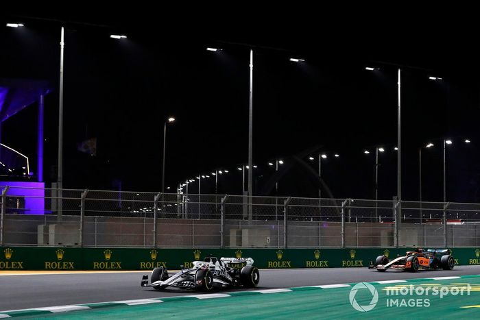 Pierre Gasly, AlphaTauri AT03, Lando Norris, McLaren MCL36