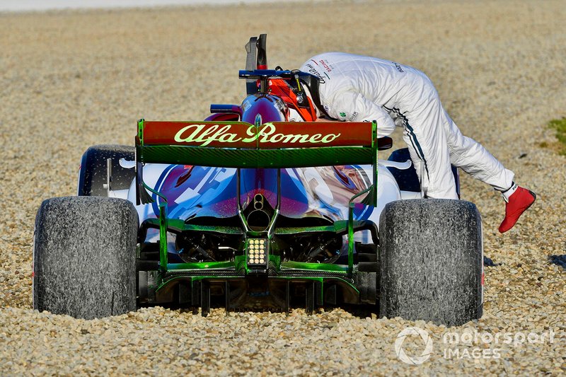 Kimi Raikkonen, Alfa Romeo Racing C38, en tête-à-queue