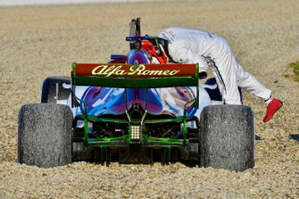 Kimi Raikkonen, Alfa Romeo Racing C38, spins into the gravel on the opening morning of testing