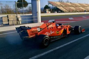 Charles Leclerc, Ferrari SF90, avec de la fumée à l'arrière