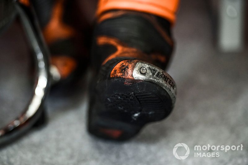 Dettaglio delle scarpe di Pol Espargaro, Red Bull KTM Factory Racing