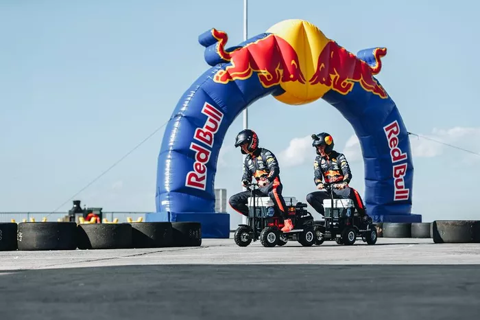 Max Verstappen, Red Bull Racing, Alex Albon, Red Bull Racing
