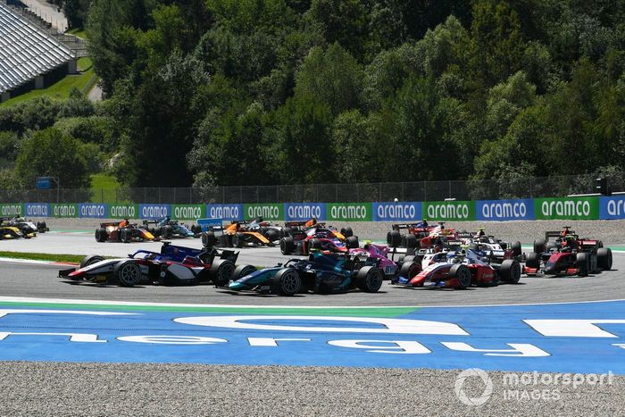 Salida: Louis Deletraz, Charouz Racing System, Dan Ticktum, Dams, Robert Shwartzman, Prema Racing, Marcus Armstrong, ART Grand Prix