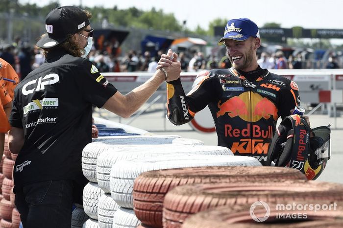 Ganador Brad Binder, Red Bull KTM Factory Racing, Darryn Binder
