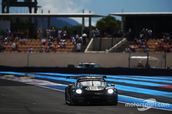 #77 Dempsey - Proton Racing Porsche 911 RSR: Christian Ried, Michele Beretta, Alessio Picariello