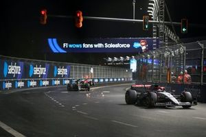 Daniel Ricciardo, AlphaTauri AT04, Zhou Guanyu, Alfa Romeo C43, Carlos Sainz, Ferrari SF-23