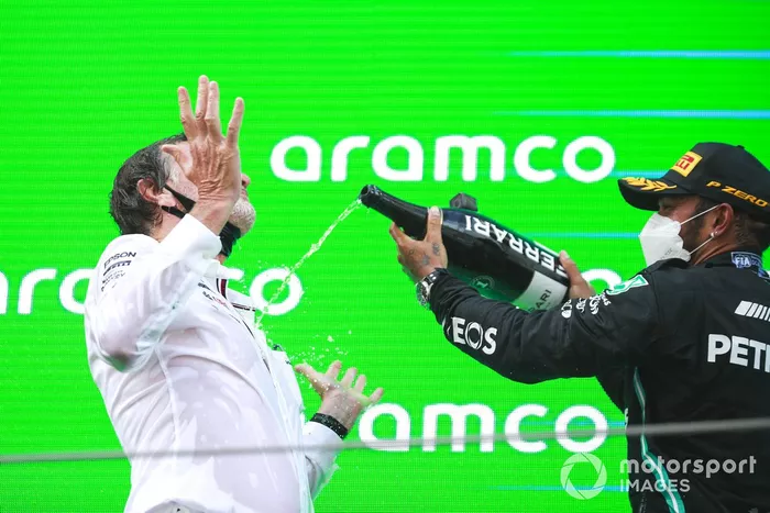 Podio : ganador de la carrera Lewis Hamilton, Mercedes