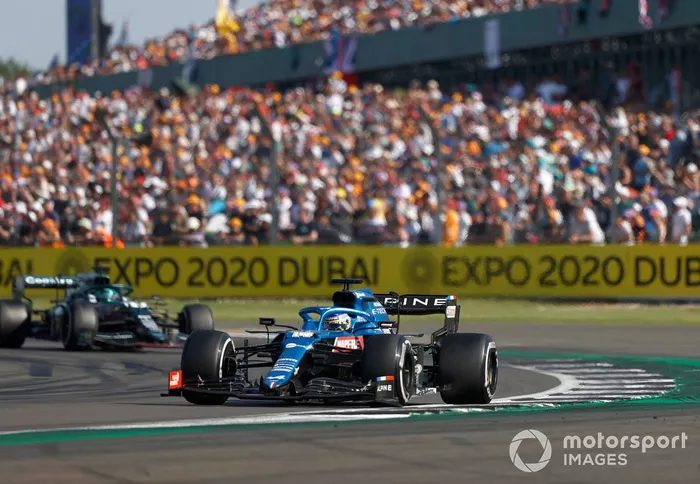 Fernando Alonso, Alpine A521, Lance Stroll, Aston Martin AMR21