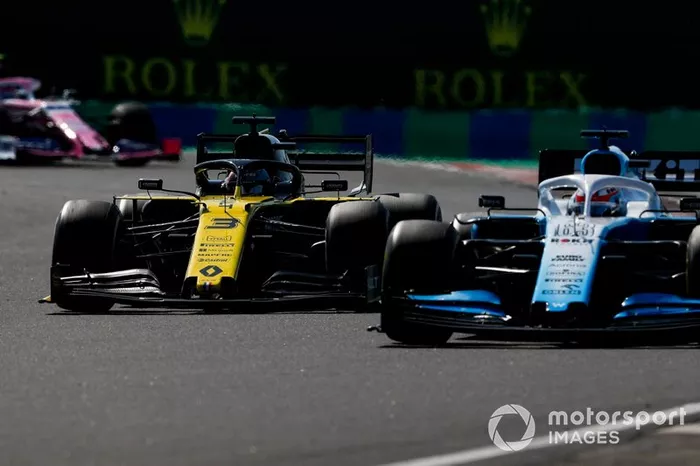 George Russell, Williams Racing FW42, Daniel Ricciardo, Renault F1 Team R.S.19