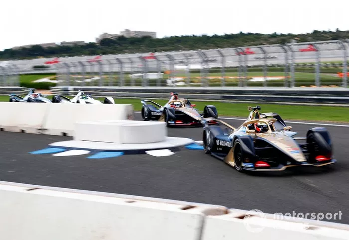 Antonio Felix da Costa, DS Techeetah, DS E-Tense FE20 delante de Jean-Eric Vergne, DS TECHEETAH, DS E-Tense FE20, Felipe Massa, Venturi Formula E, EQ Silver Arrow 01 