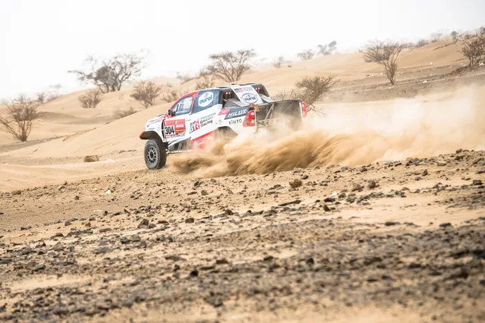 #304 Toyota Gazoo Racing: Giniel De Villiers, Alex Haro