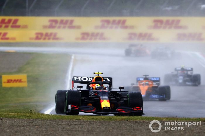 Sergio Pérez, Red Bull Racing RB16B, Daniel Ricciardo, McLaren MCL35M