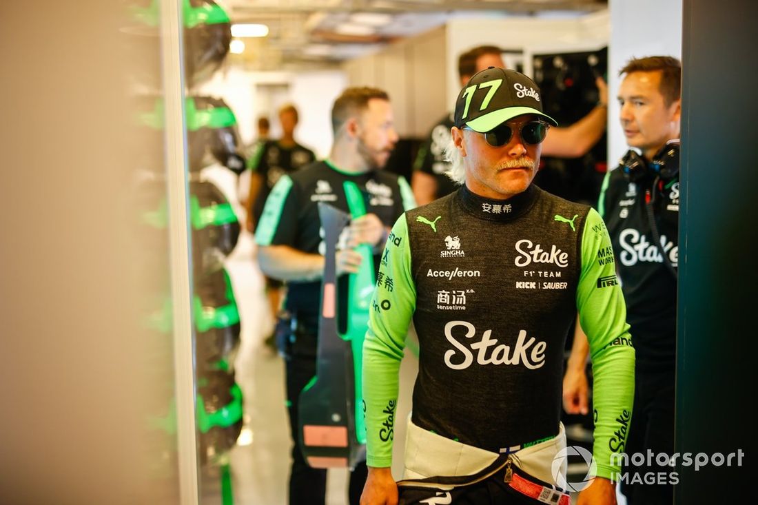 Valtteri Bottas, Stake F1 Team Kick Sauber, en el garaje