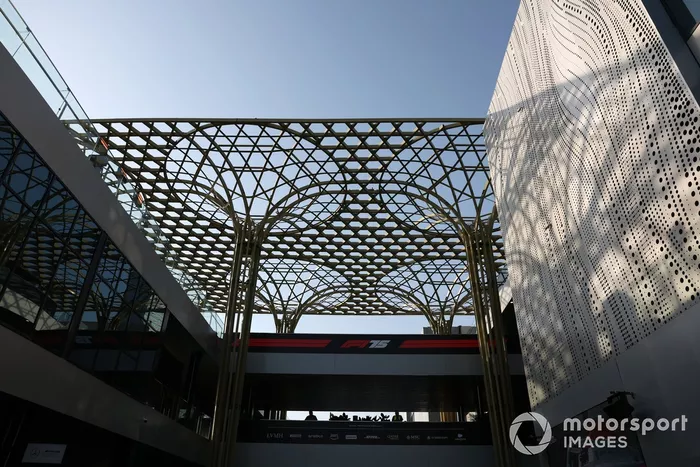 Detalles arquitectónicos en el Paddock