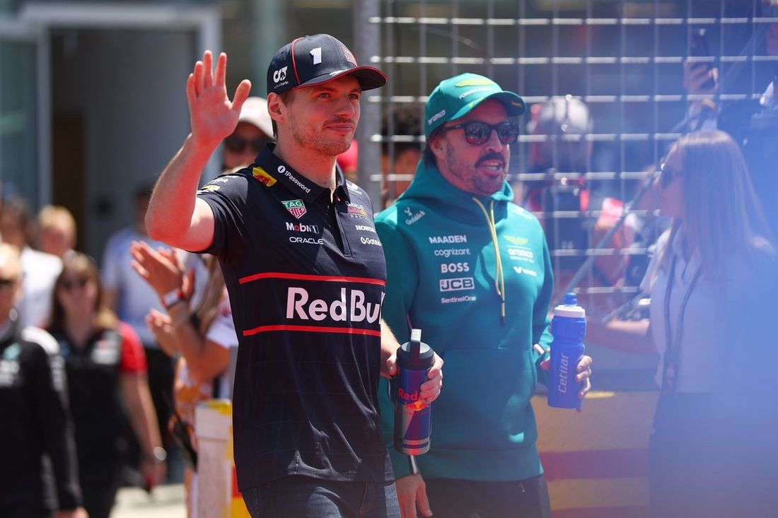 Max Verstappen, Red Bull Racing, Fernando Alonso, Aston Martin Racing