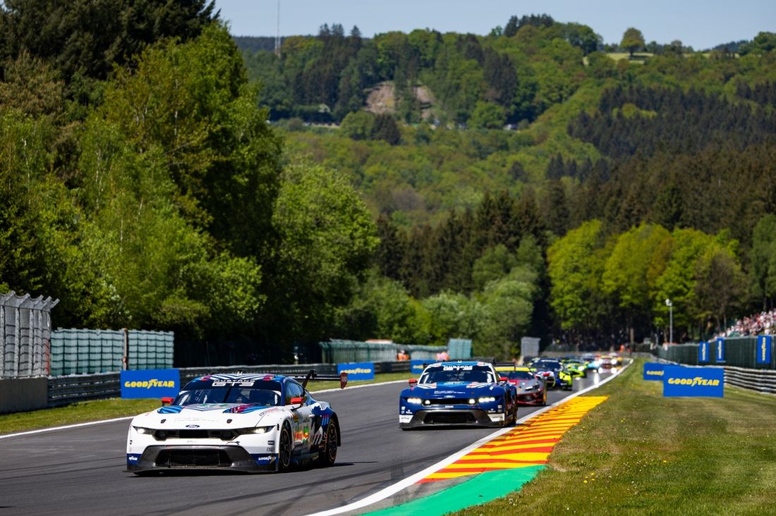 #77 Proton Competition Ford Mustang LMGT3: Bernardo Sousa, Ben Tuck, Benjamin Barker