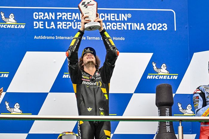 Marco Bezzecchi, VR46 Racing Team, en el podio