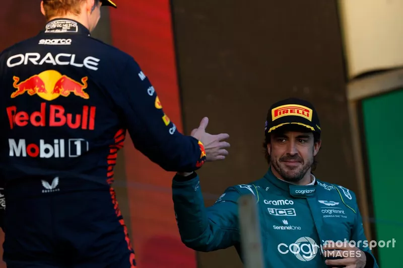 Max Verstappen, Red Bull Racing, 1° posizione, Fernando Alonso, Aston Martin F1 Team, 3° posizione
