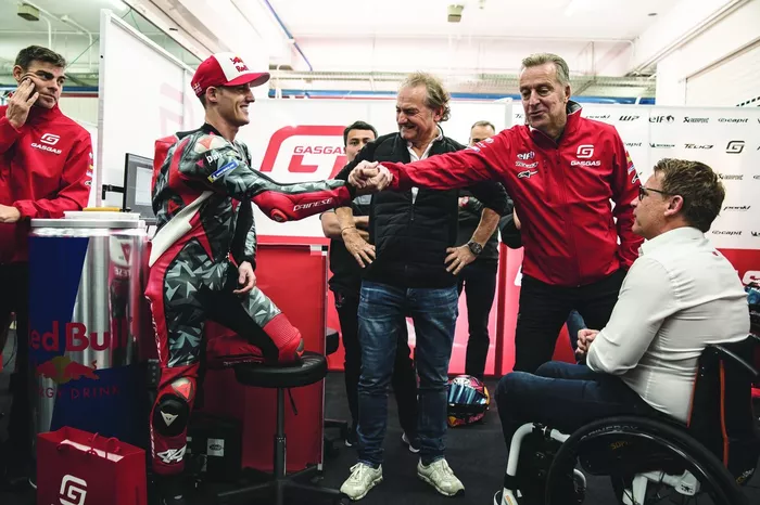 Pol Espargaró, Tech3 GASGAS Factory Racing, Herve Poncharal, director del equipo Tech3 GasGas Factory Racing, Pit Beirer, KTM